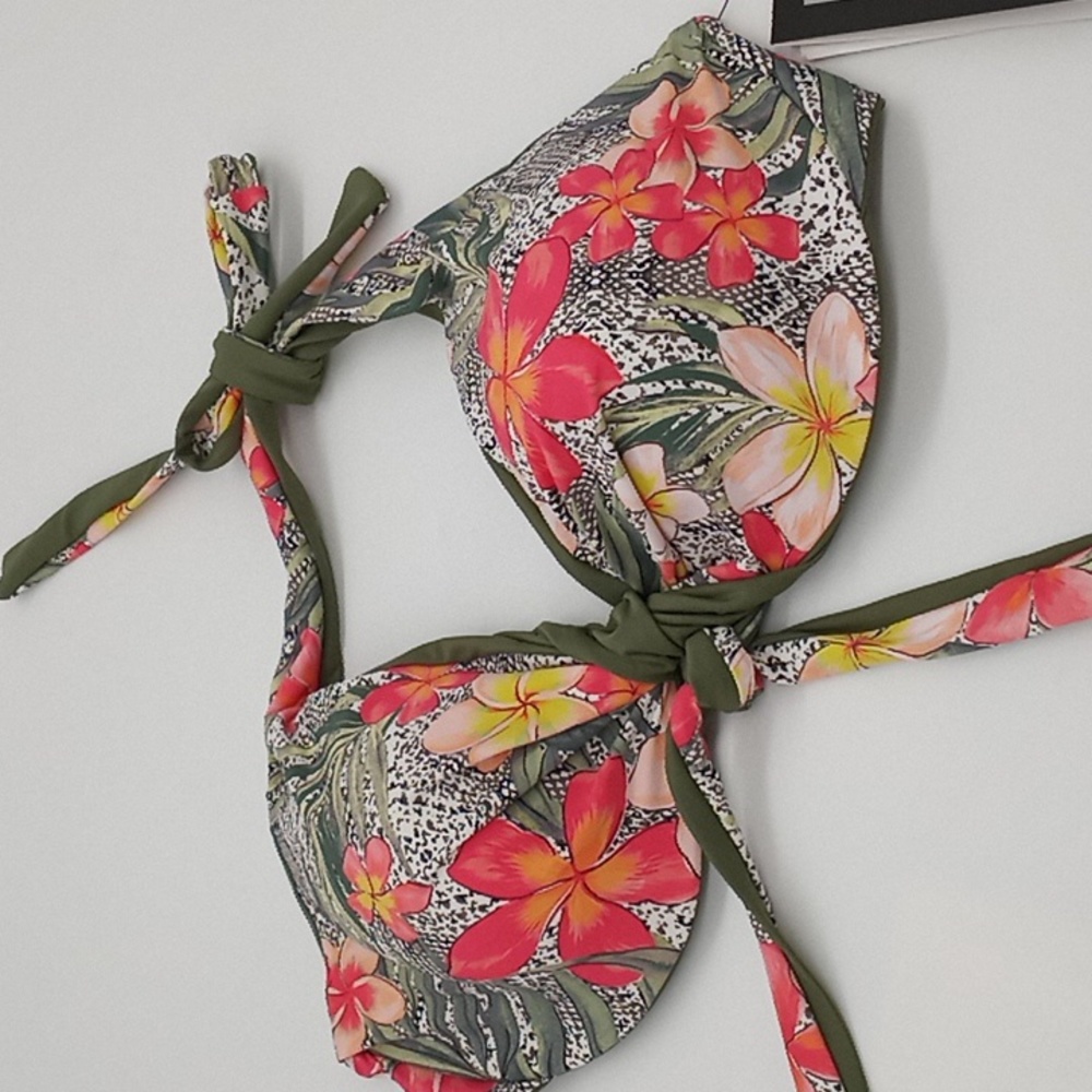 Coco Reef Monaco Verso Bra-Sized Twist Reversible Bikini Top Multicolor
